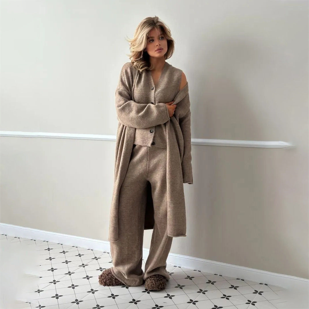 Women's loungewear set with impressive cardigan and wide leg pant style Lune London