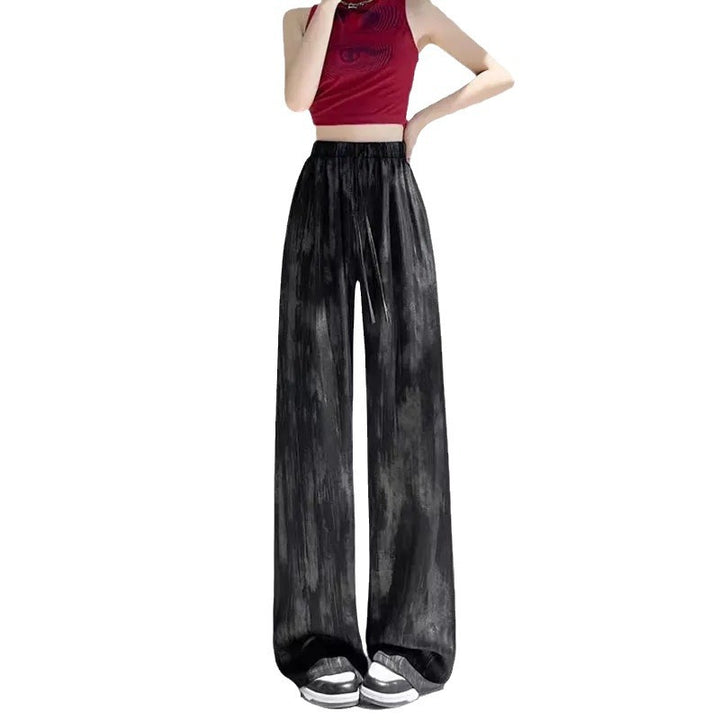 Women's high-waisted palazzo pants made of lightweight, breathable material with an elastic waistband