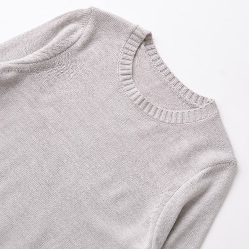 Comfortable fine knit sweater for ladies with round neck and timeless details Lune London