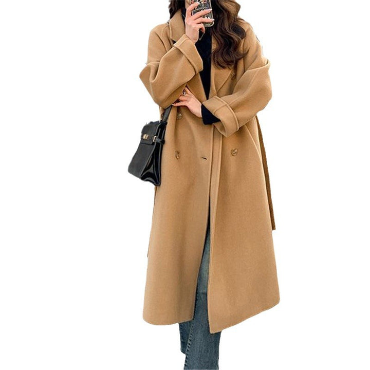 Elegant wool coat for ladies with double-breasted buttons and wide lapels Lune London