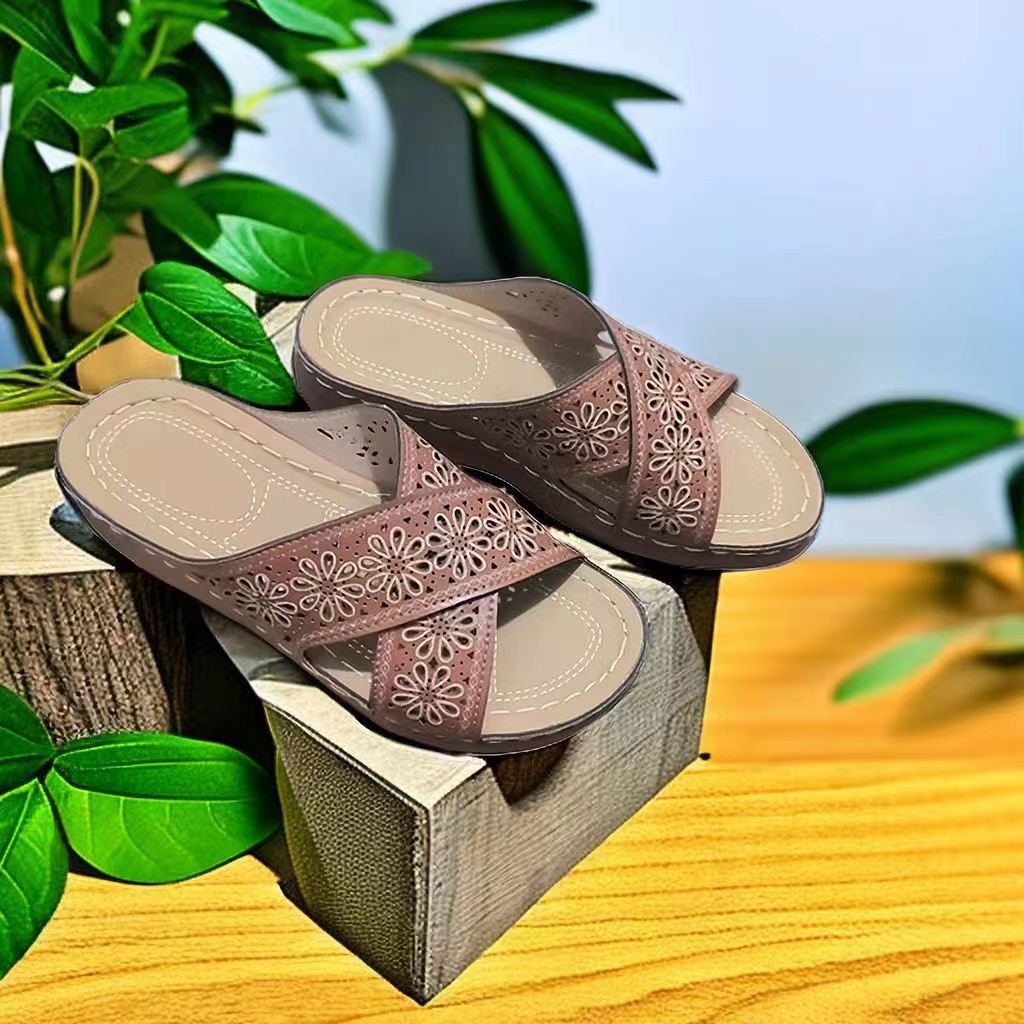 Chic and stylish comfort sandals with floral appliqués for women