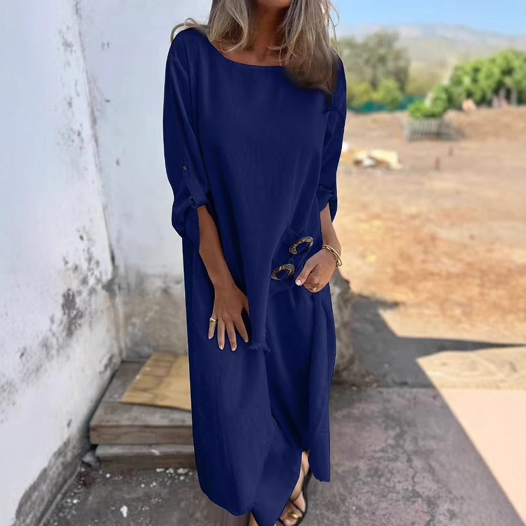 Casual maxi dress for women with a loose fit and chic button details