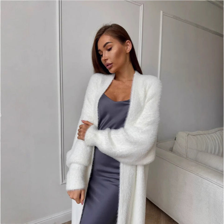 Manteau long en tricot duveteux pour femme avec une coupe élégante et des manches amples Chic & Stil