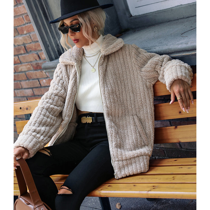 Soft fleece jacket for women with a soft collar and practical zippered pockets Lune London