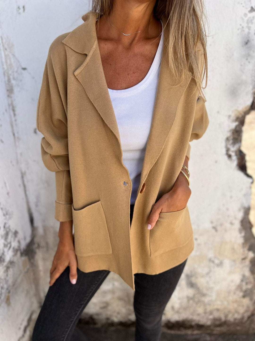 Women Elegant oversized blazer with relaxed fit and practical pockets Lune London