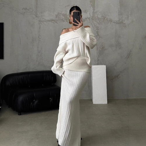 Knitted outfit for women with oversized collar and fitted cut Lune London