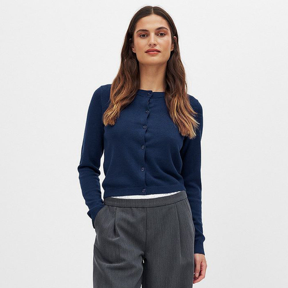 Ladies pretty knitted cardigan with buttonhole and fitted cut Lune London