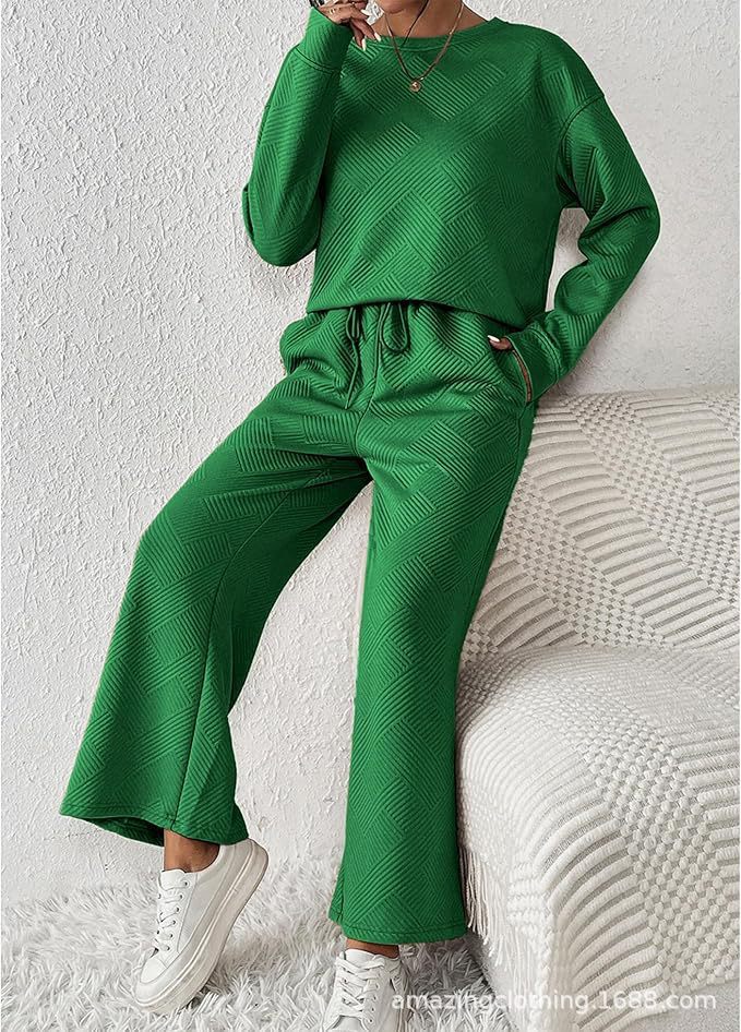 Lune London women's leisure set with elastic waistband and geometric pattern