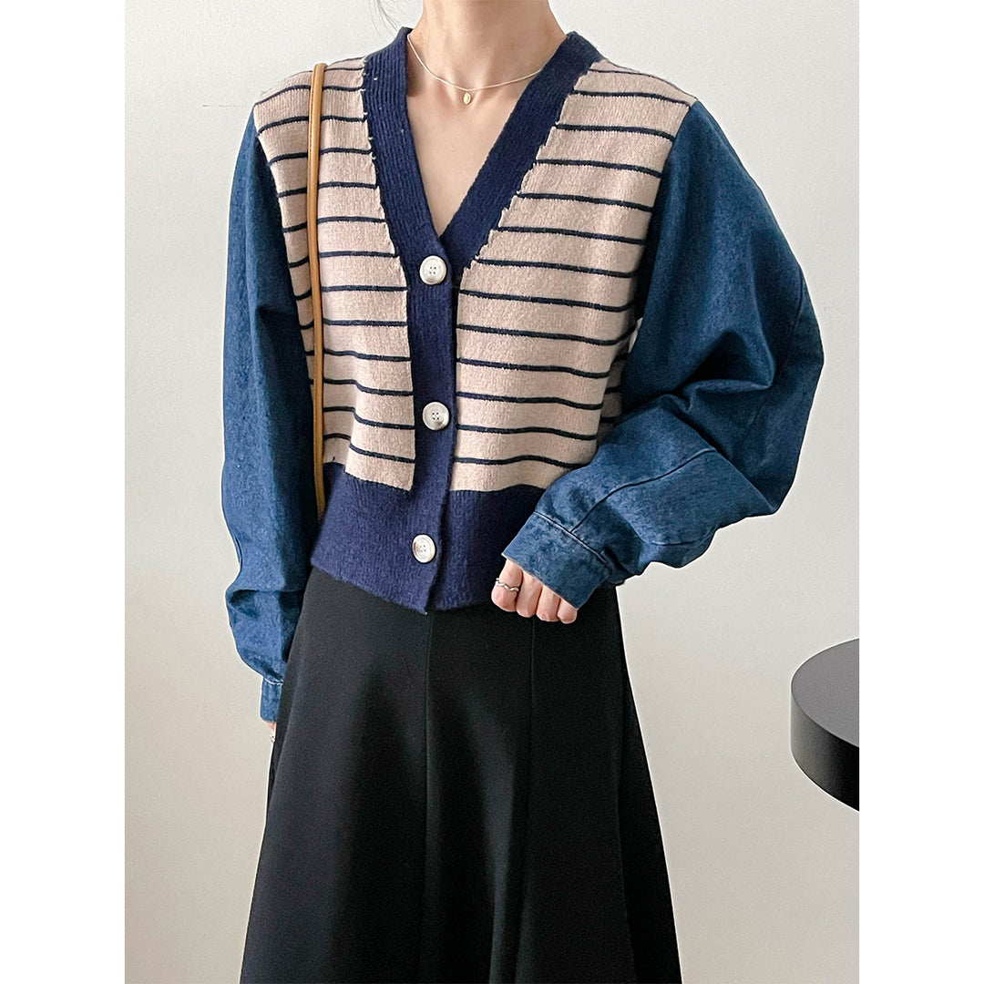 Fashionable knit jacket for women with a modern striped design and raglan sleeves Lune London