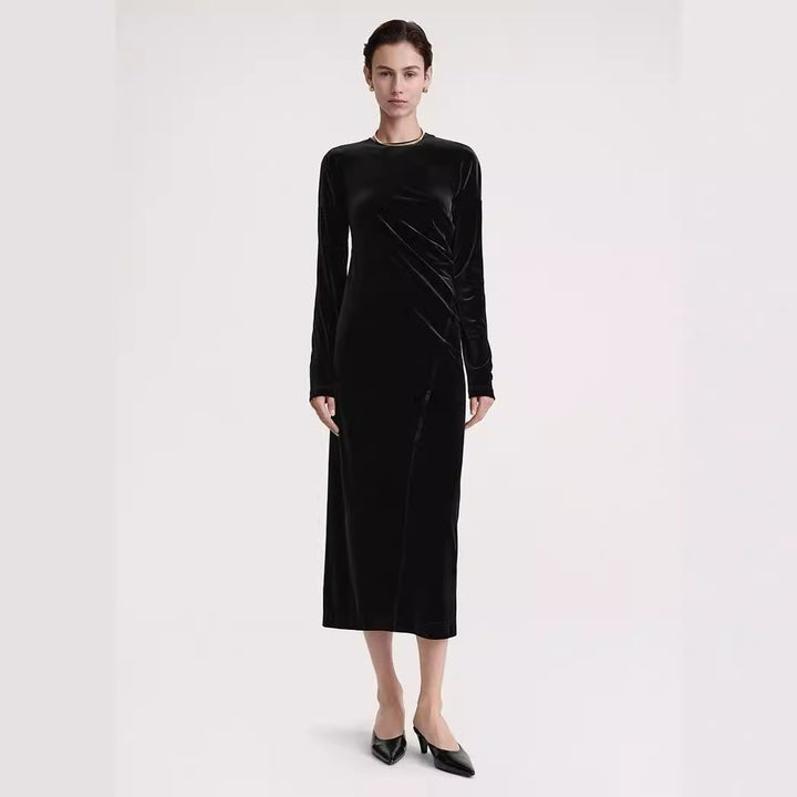 Elegant maxi dress for women in high-quality velvet with long sleeves and trendy V neckline Lune London