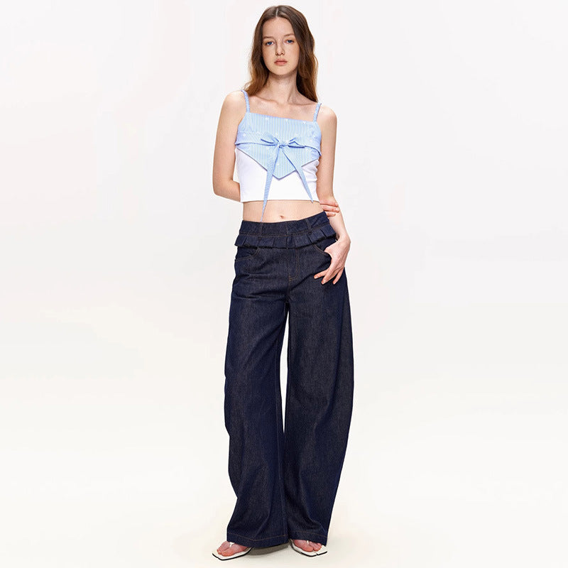 Pantalons en denim larges pour femmes avec taille haute et plis à la mode.