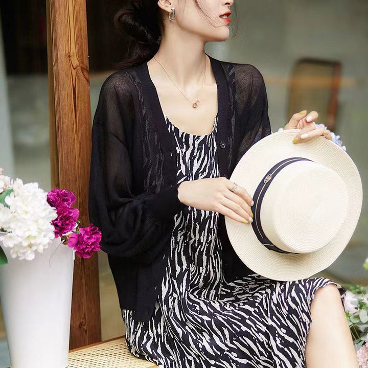 Cardigan léger pour femmes avec décolleté en V et détails de boutons Chic & Stil