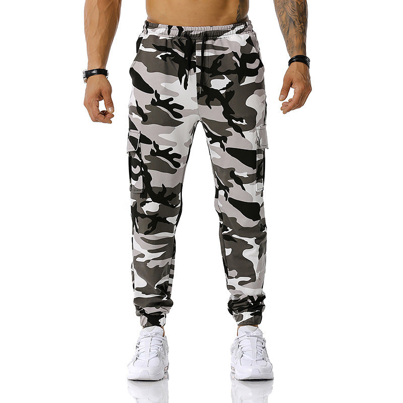 Camouflage cargo pants for men with elastic waistband and practical side pockets Lune London