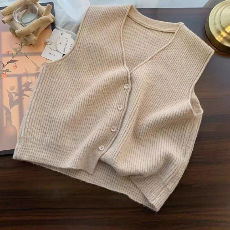 Knit vest for women with button placket and fine ribbed structure Lune London