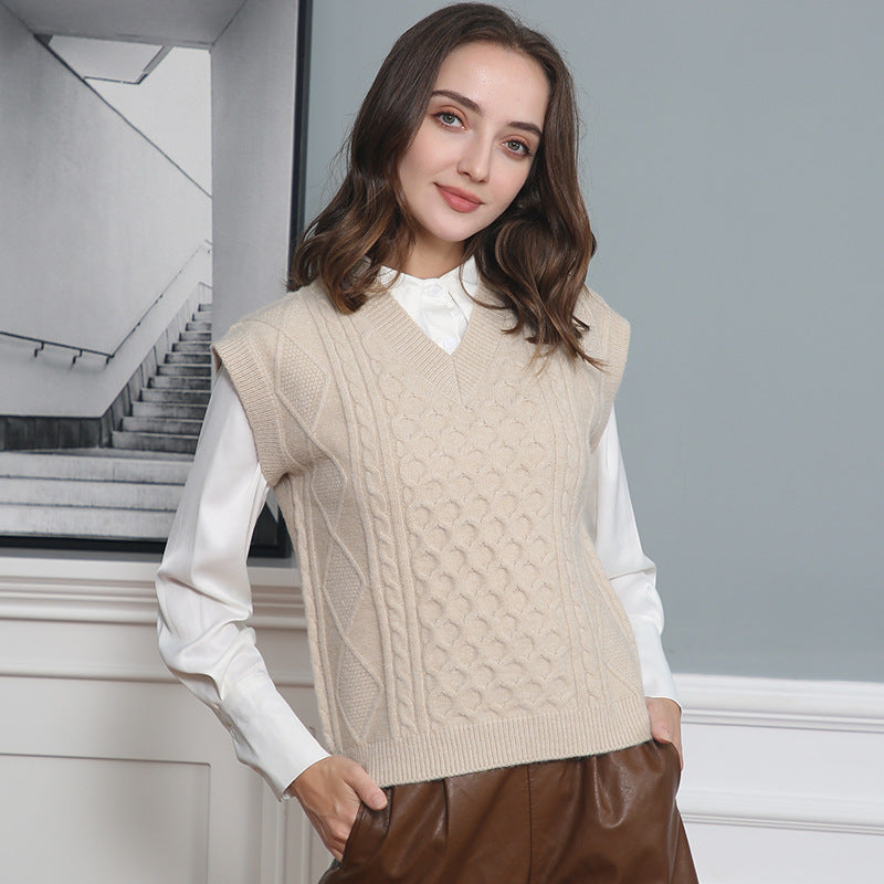 Knitted women’s vest with V-neck and cable pattern Lune London