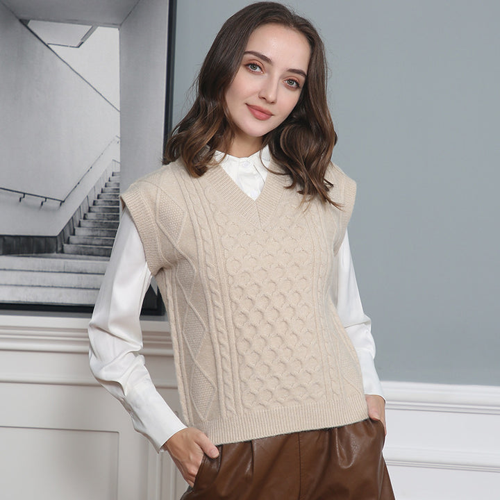 Knitted women’s vest with V-neck and cable pattern Lune London