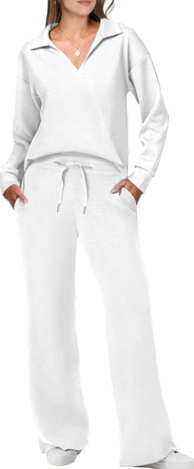 Casual lounge set for women with loose fit and comfortable V neck Lune London