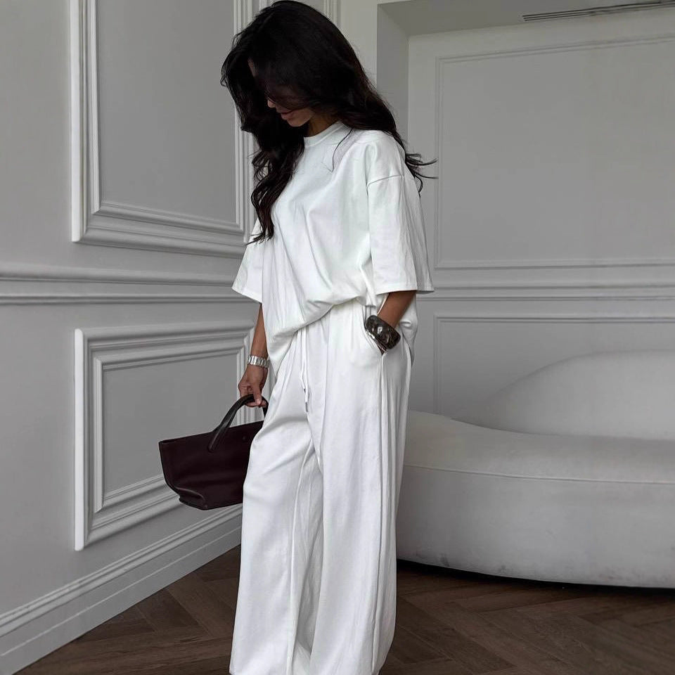 Comfortable lounge set for ladies in soft material with a loose fit Lune London