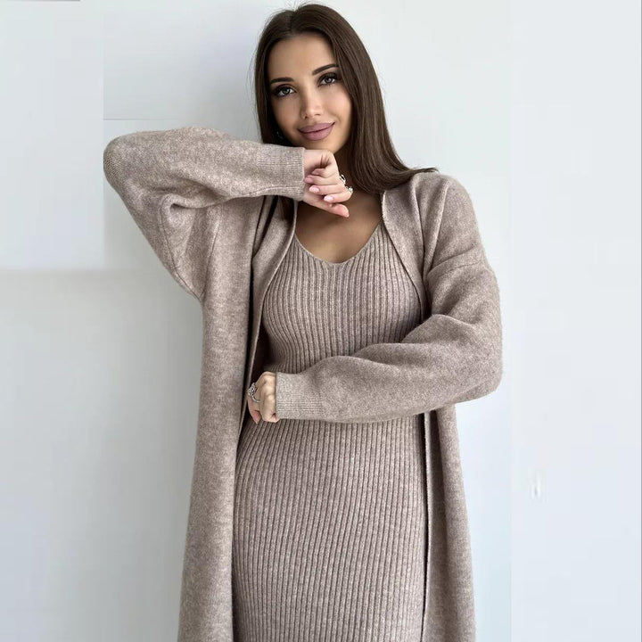 Knit dress for women with a fine ribbed texture and an elegant V-neck Lune London