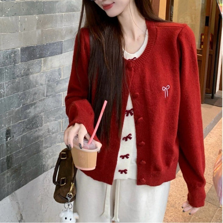 Knit jacket for women with a fine ribbed pattern and an elegant button closure Lune London
