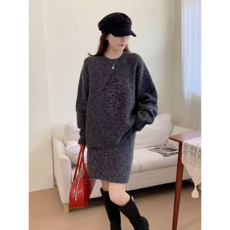 Pull en tricot féminin avec des détails en diamant scintillants et une coupe décontractée Chic & Stil