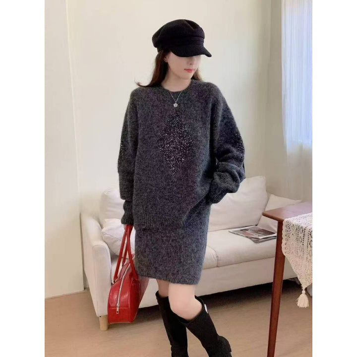 Pull en tricot féminin avec des détails en diamant scintillants et une coupe décontractée Chic & Stil