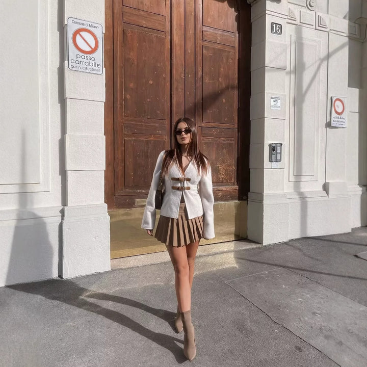 Women elegant short blazer with chic closure Lune London