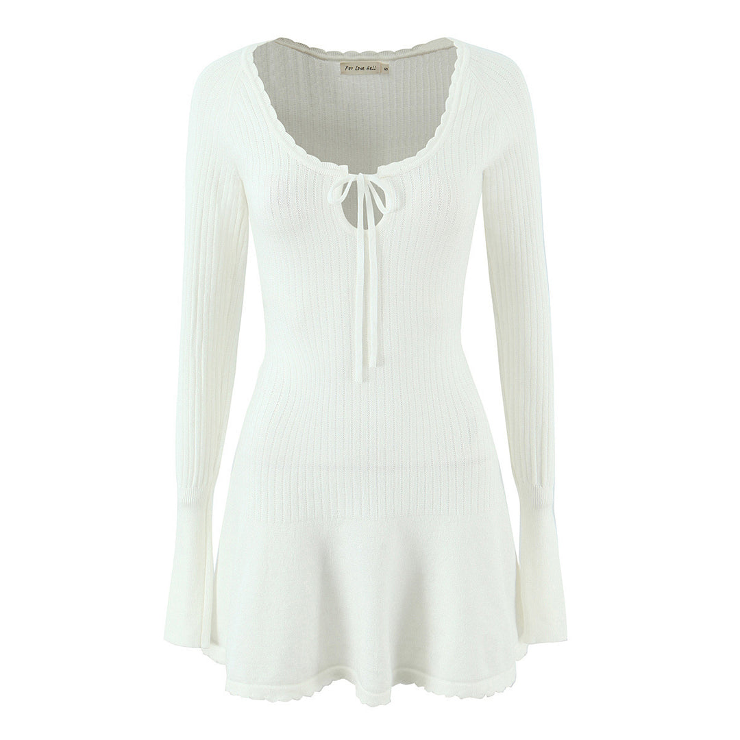 Pull en tricot pour femmes avec un élégant décolleté en V et un joli ourlet à volants Lune London