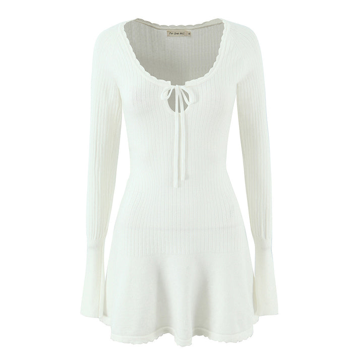 Pull en tricot pour femmes avec un élégant décolleté en V et un joli ourlet à volants Lune London