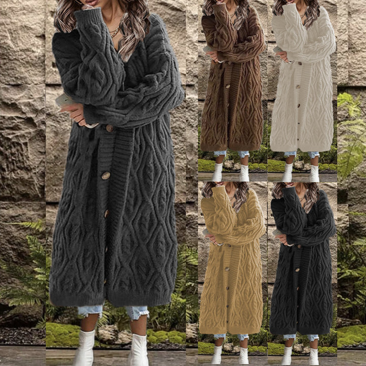 Chunky knit kimono for women with a trendy braid pattern and practical pockets Lune London