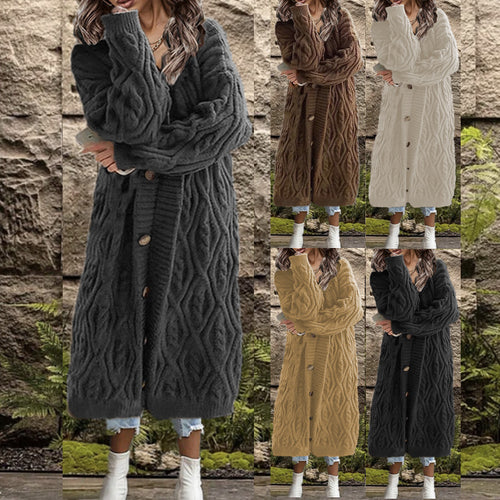 Chunky knit kimono for women with a trendy braid pattern and practical pockets Lune London