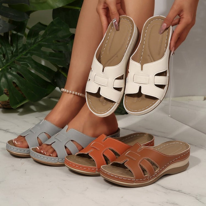 Comfortable slip-on sandals for women with anatomical sole and adjustable straps Lune London