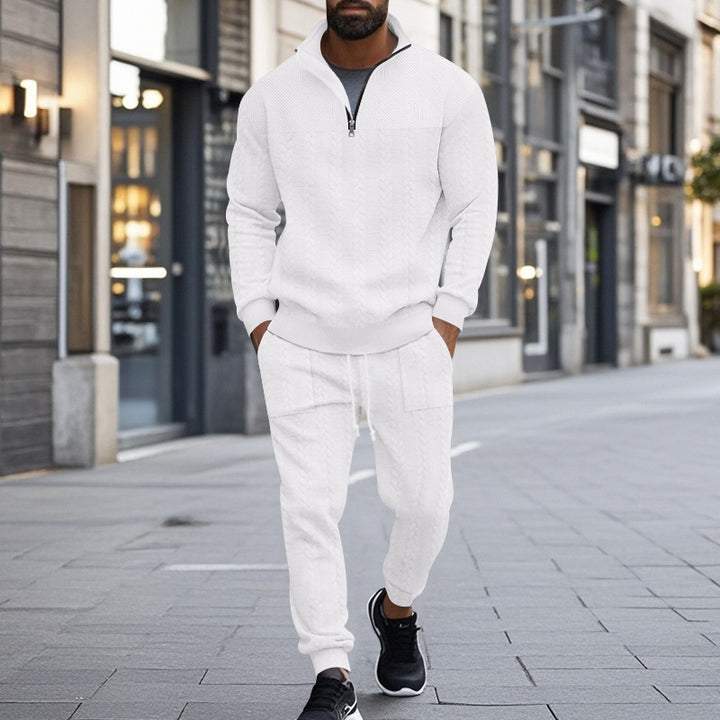 Men's fleece sports outfit with half-zip and practical pockets Lune London