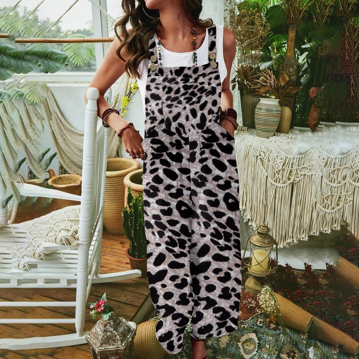 Casual women's jumpsuit with a trendy leopard print and practical pockets Lune London