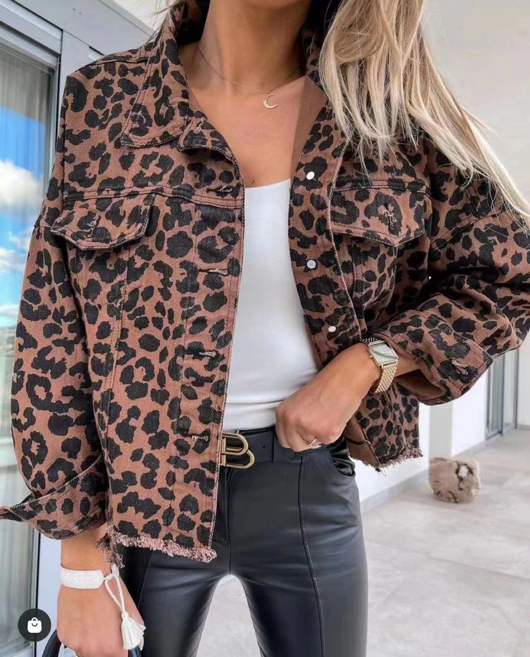 Women's denim jacket in a trendy leopard print with frayed hems and an oversized fit Chic & Stil