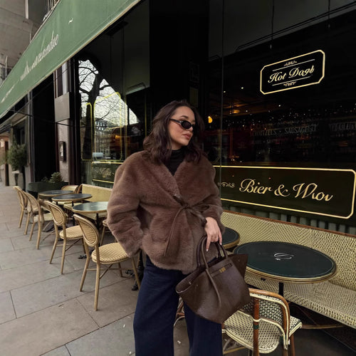 Ladies quilted cozy jacket with adjustable design at the waist and elegant belt Lune London