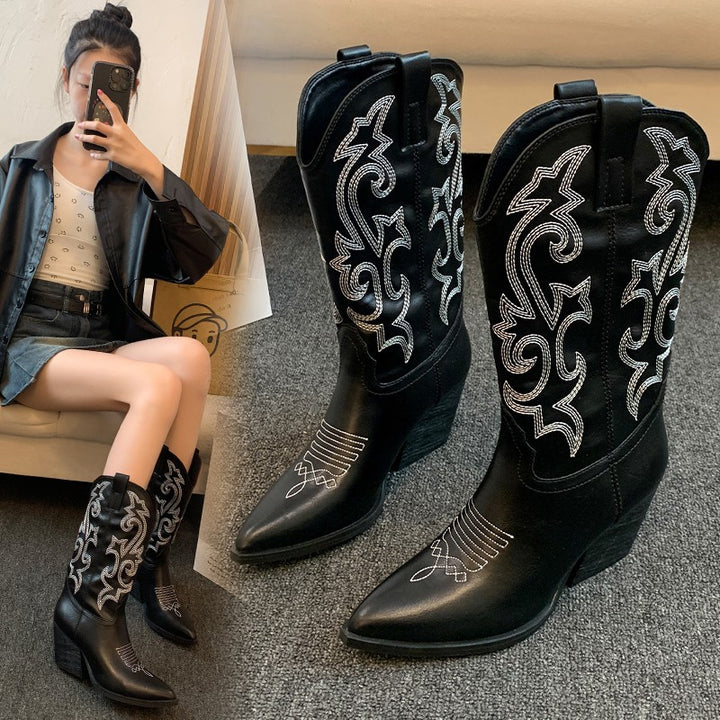 Women's cowboy boots with elegant embroidery and a modern design with wedge heel Lune London