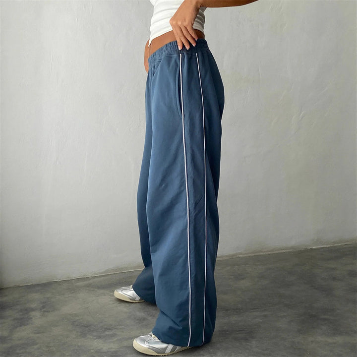 Wide leisure pants for women with side stripes and an elastic waist Lune London