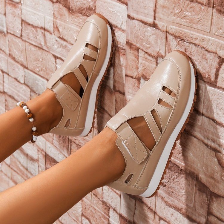 Comfortable women's sandals with ergonomic strap design and breathable surface technology Lune London