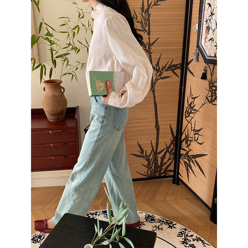 Ladies blouse with floral embroidery and refined button details Chic & Stil