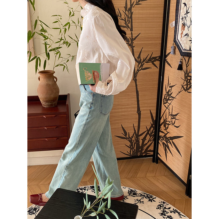 Ladies blouse with floral embroidery and refined button details Chic & Stil