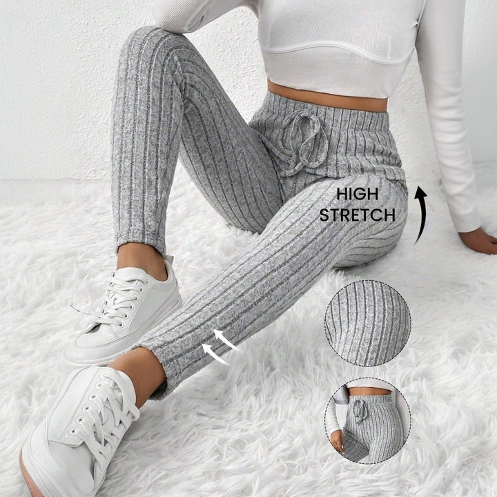 Leggings pour femmes avec motif à côtes fines et taille élastique Chic & Stil