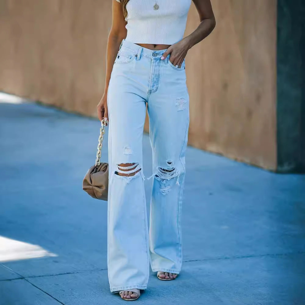Loose jeans for women in a destroyed style with high pockets and authentic details Lune London