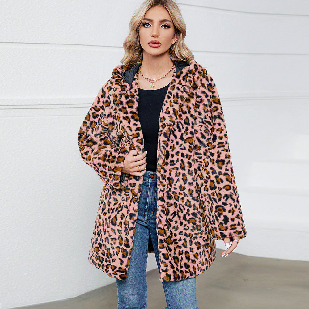 Women Cozy Jacket with a modern leopard pattern and comfortable pockets Lune London