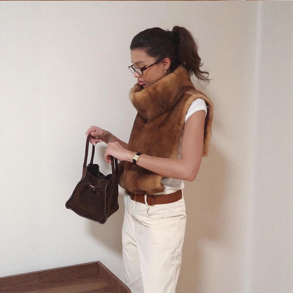 Cozy faux fur scarf for women Lune London