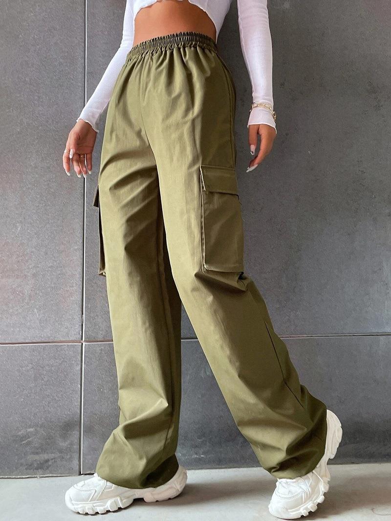 Women's cargo pants with elastic waist and practical side pockets Lune London