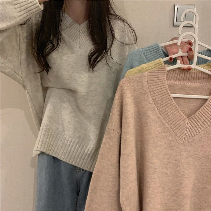 Pull doux pour femmes à col en V fabriqué en laine de haute qualité Chic & Stil
