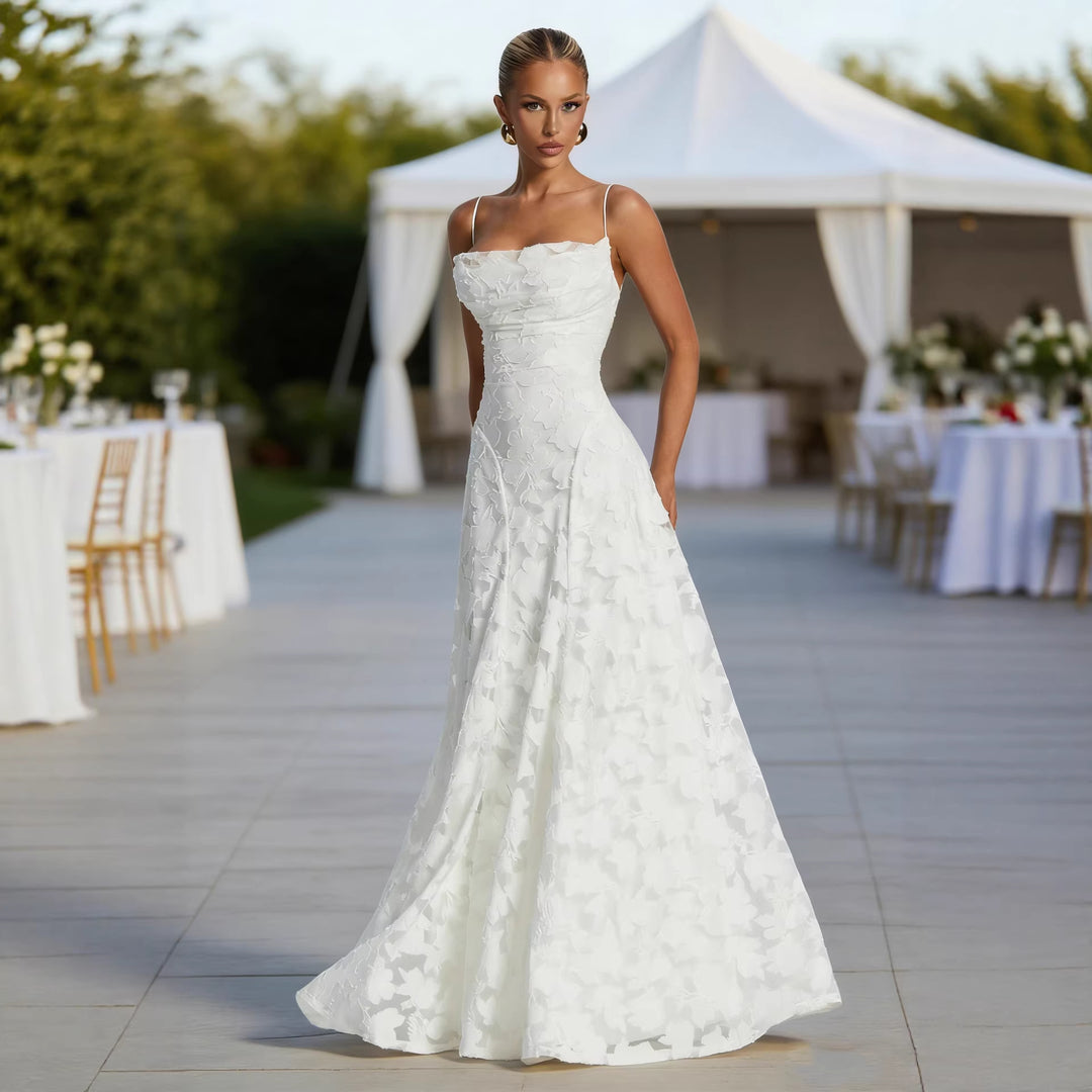 High-quality maxi dress for women with a sparkling floral pattern and elegant spaghetti straps Chic & Stil
