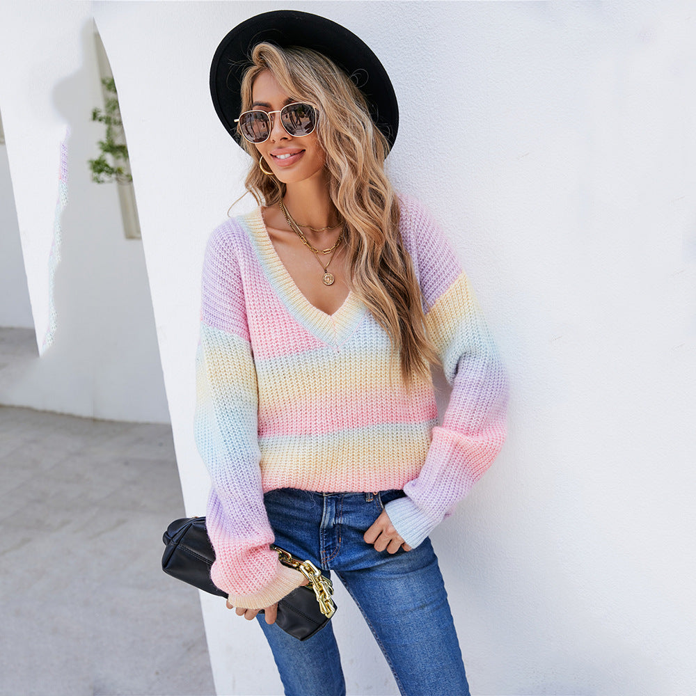 Pull décontracté pour femmes avec un col en V à la mode et une structure de tricot innovante Chic & Stil