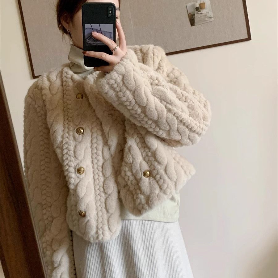 Cardigan moelleux pour femmes avec détails de boutons dorés Chic & Stil